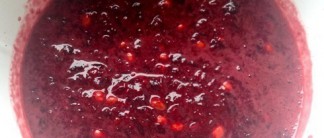 KIRSCHEN SOßE IM SIEB